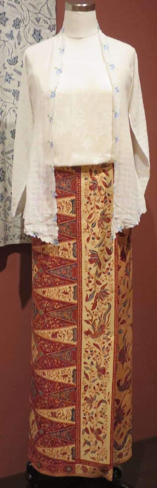 Kain & Kebaya Indonesia, Honolulu Museum of Art 10067.1, 14469.1 — Batik
